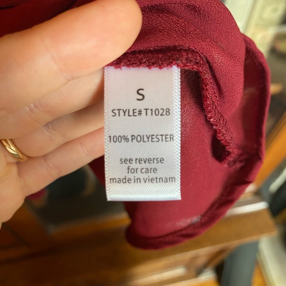 🎈Flowy Red Top 🎈 - Picture 3 of 4